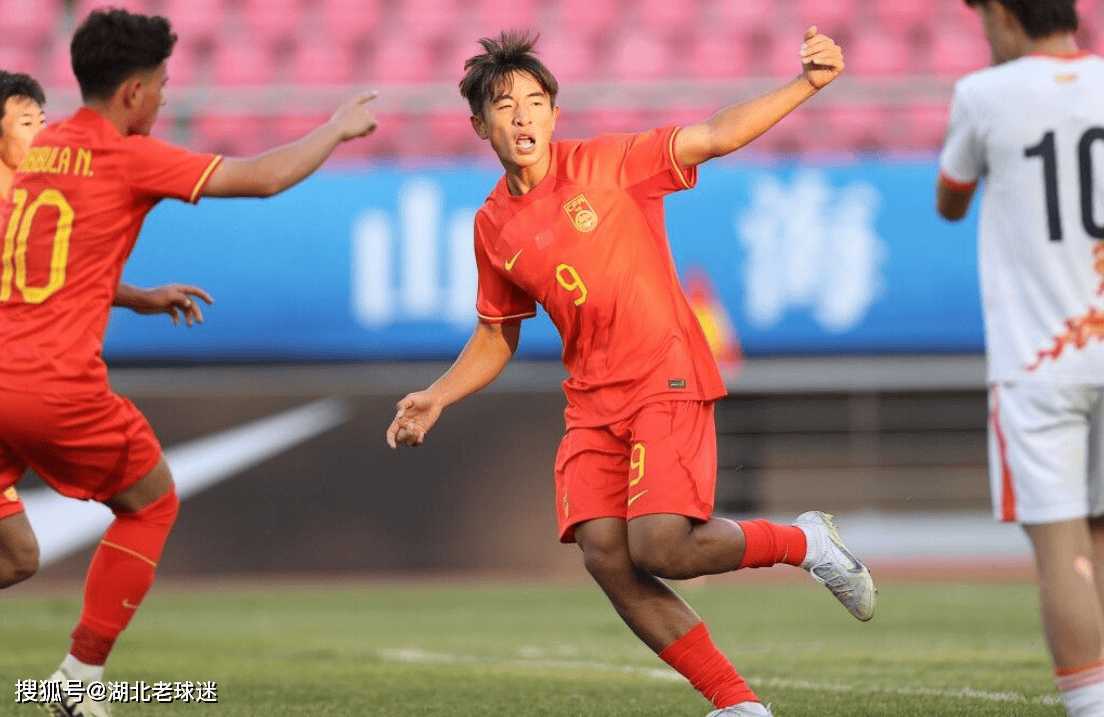 关于亚洲杯篮球赛：伊朗队战胜印度队晋级决赛的信息