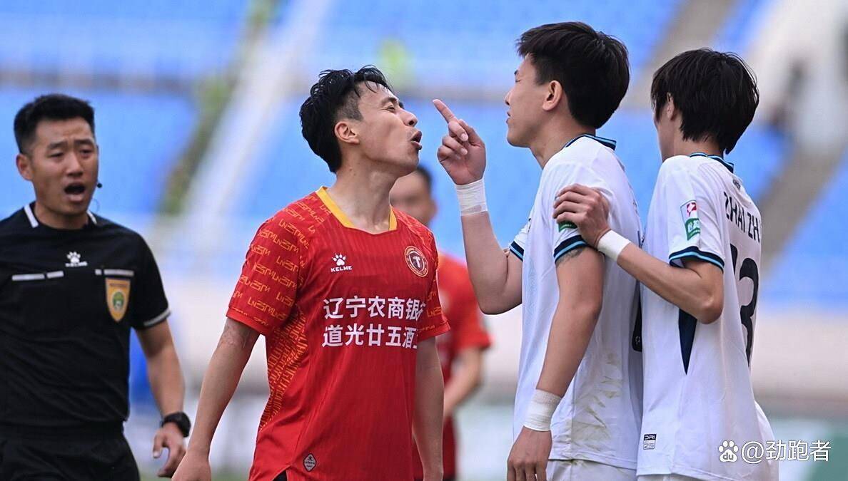 火爆一触即发！体育场上的搏杀