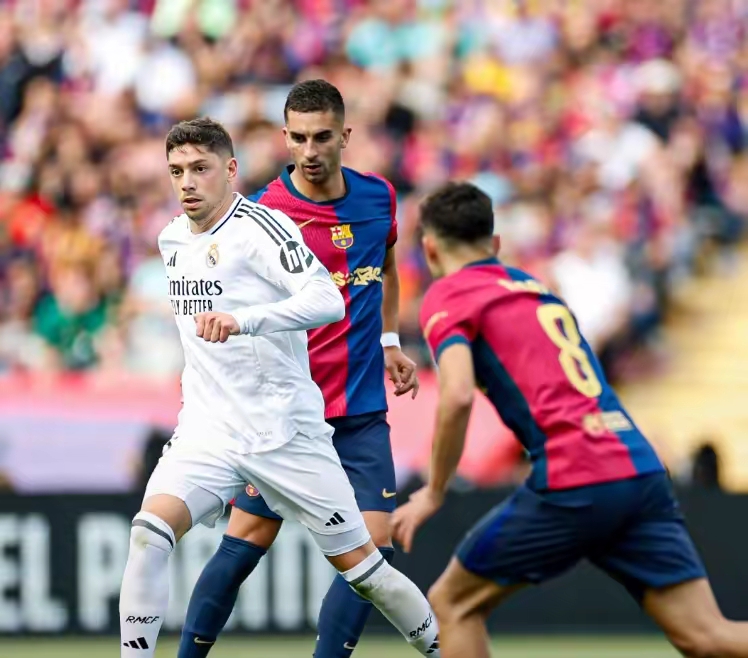 包含皇家社会客场战胜瓦伦西亚，西甲榜首位置坚不可摧的词条