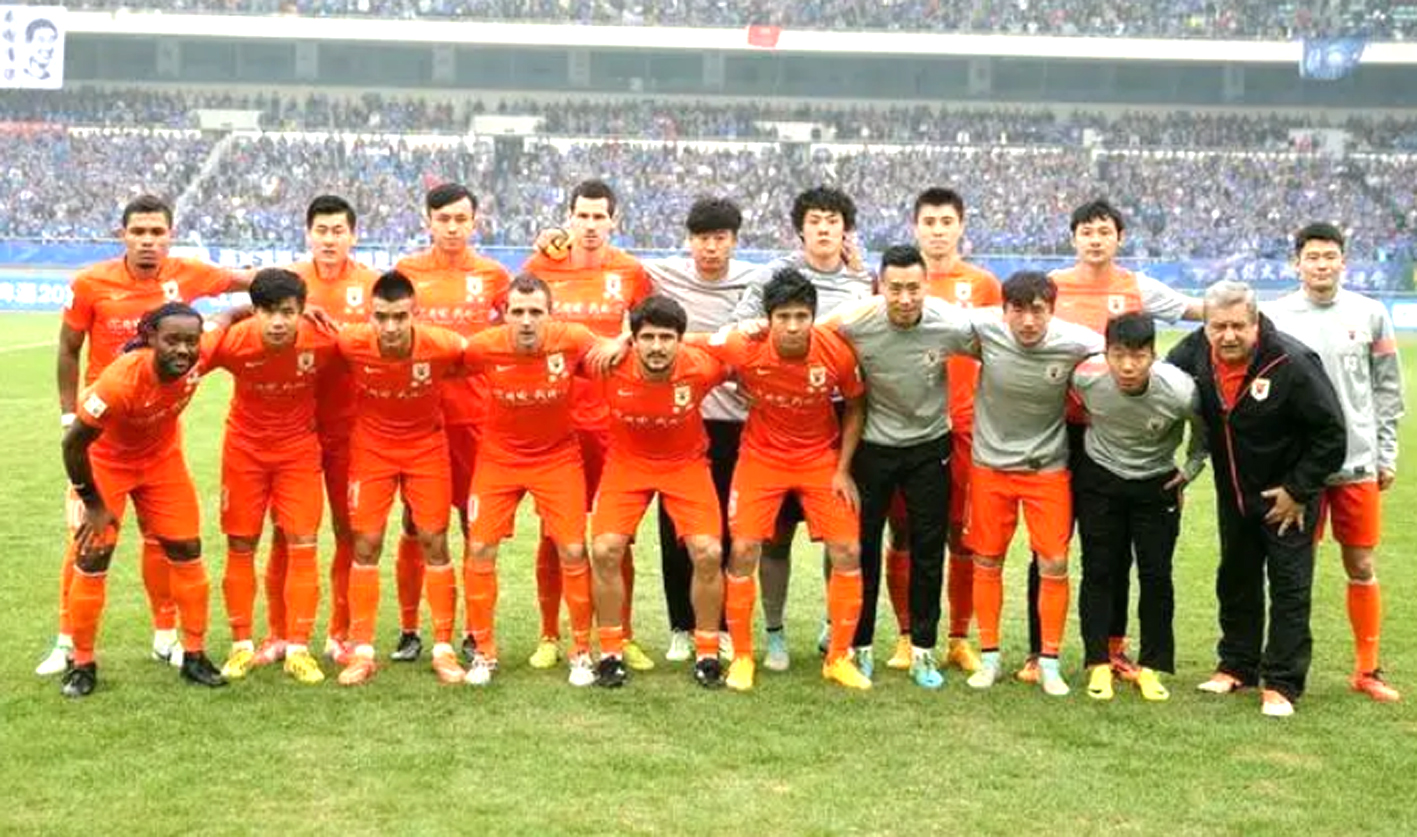 山东鲁能客场胜重庆斯威，取得关键胜利的简单介绍