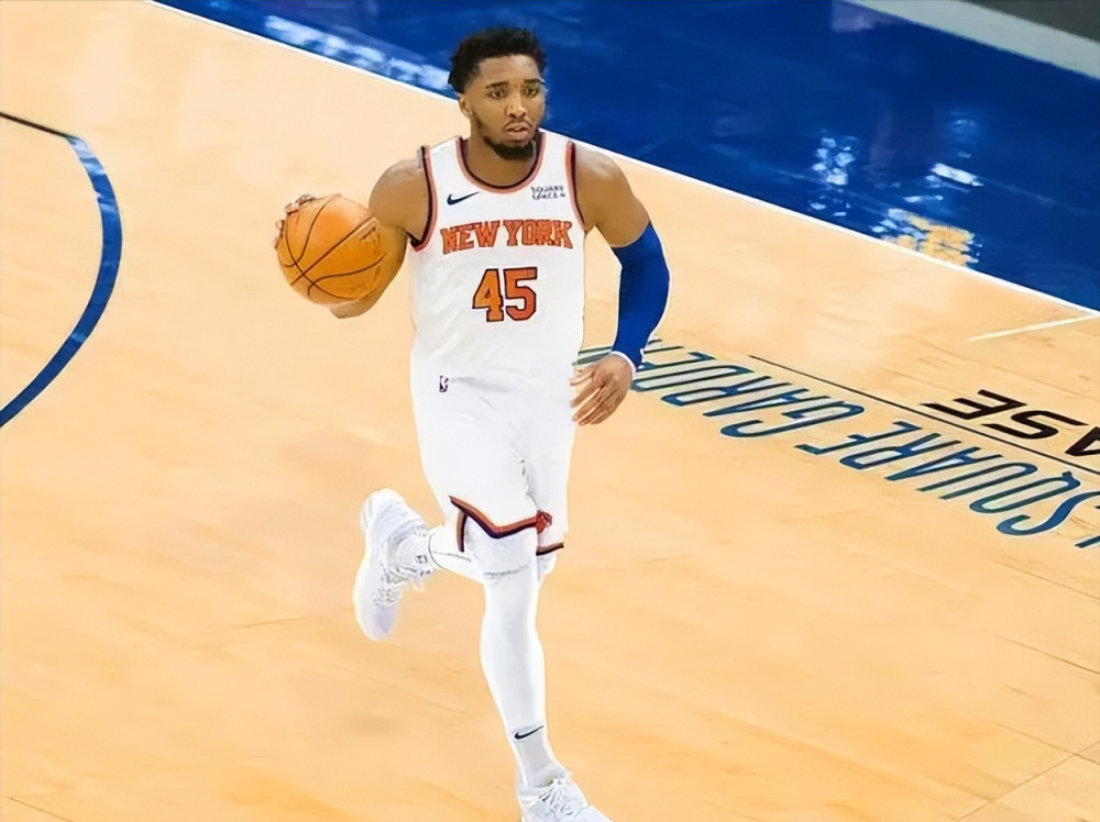 关于爵士击溃尼克斯，当家米切尔火力全开的信息