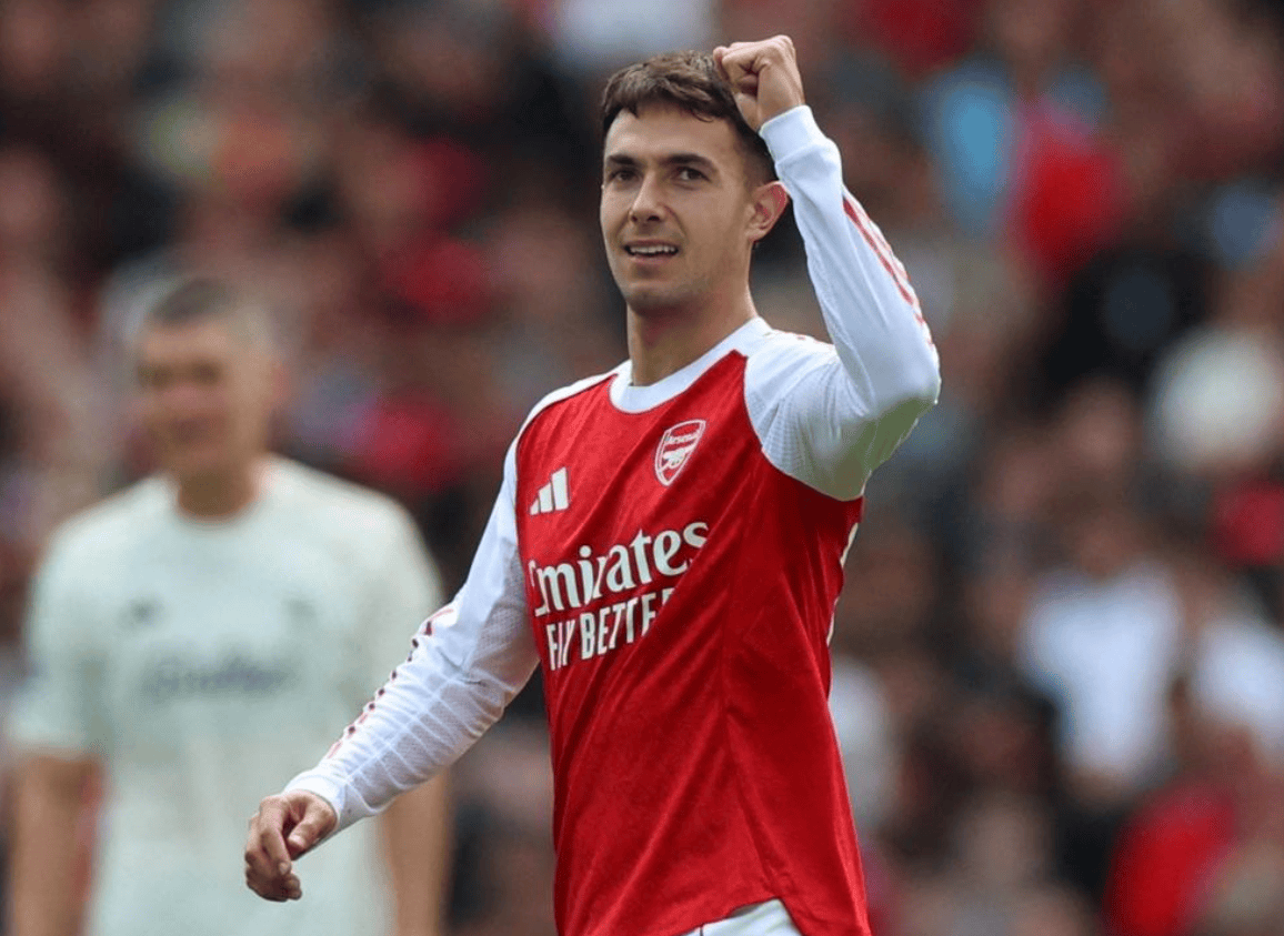 包含阿森纳新主帅上任，球迷期待新气象的词条