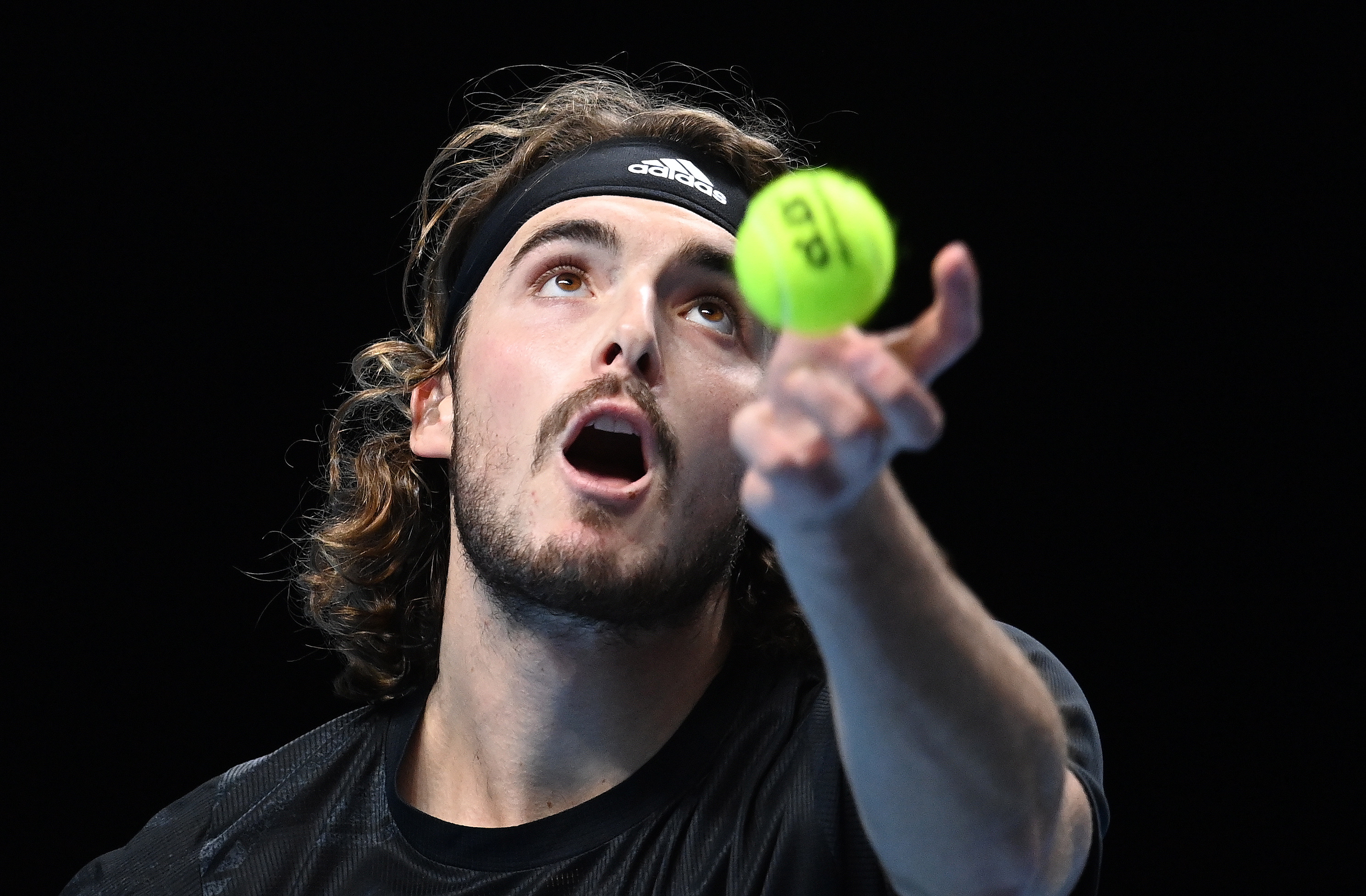 包含ATP总决赛鏖战拉沃尔杯，西西帕斯惊艳四座的词条