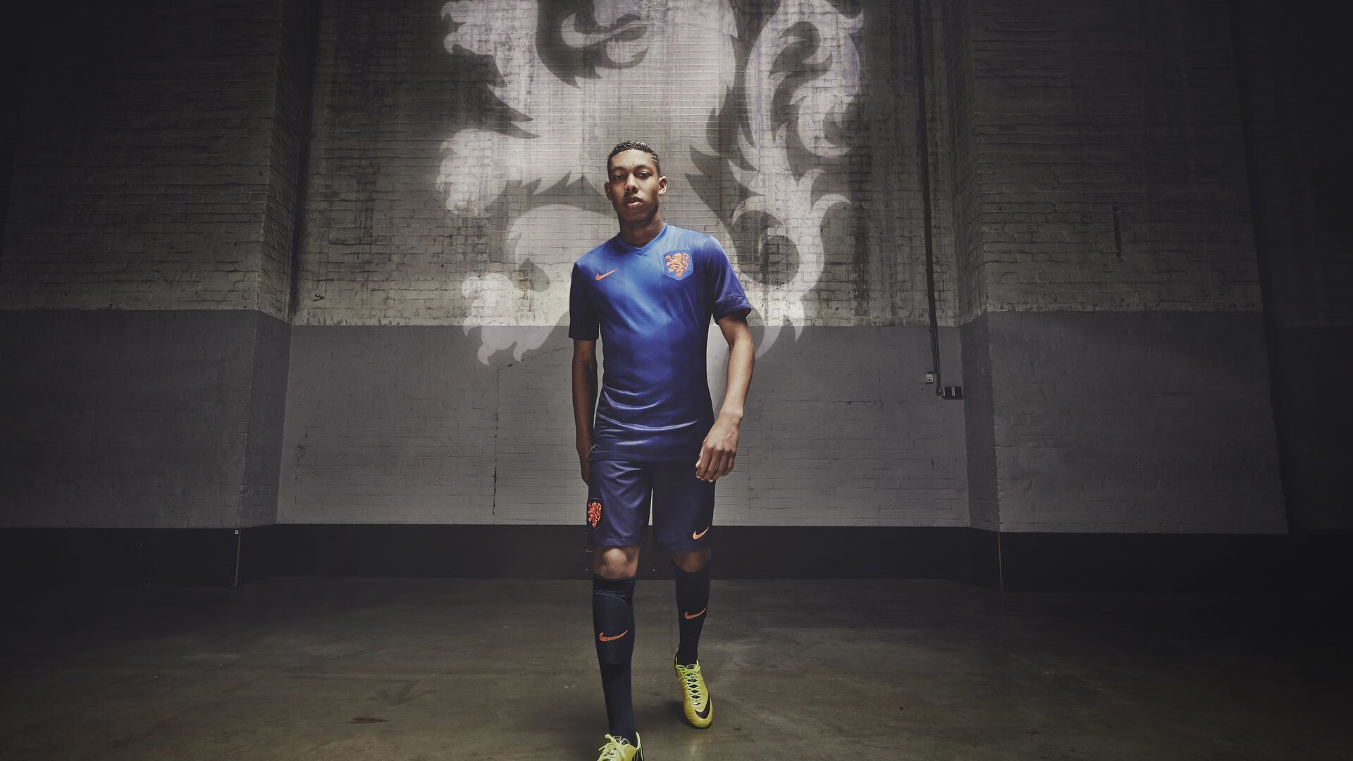 开云体育官方网站-西甲国家德比之夜，若日尼奥的防守艺术，如何以智慧锁死对手